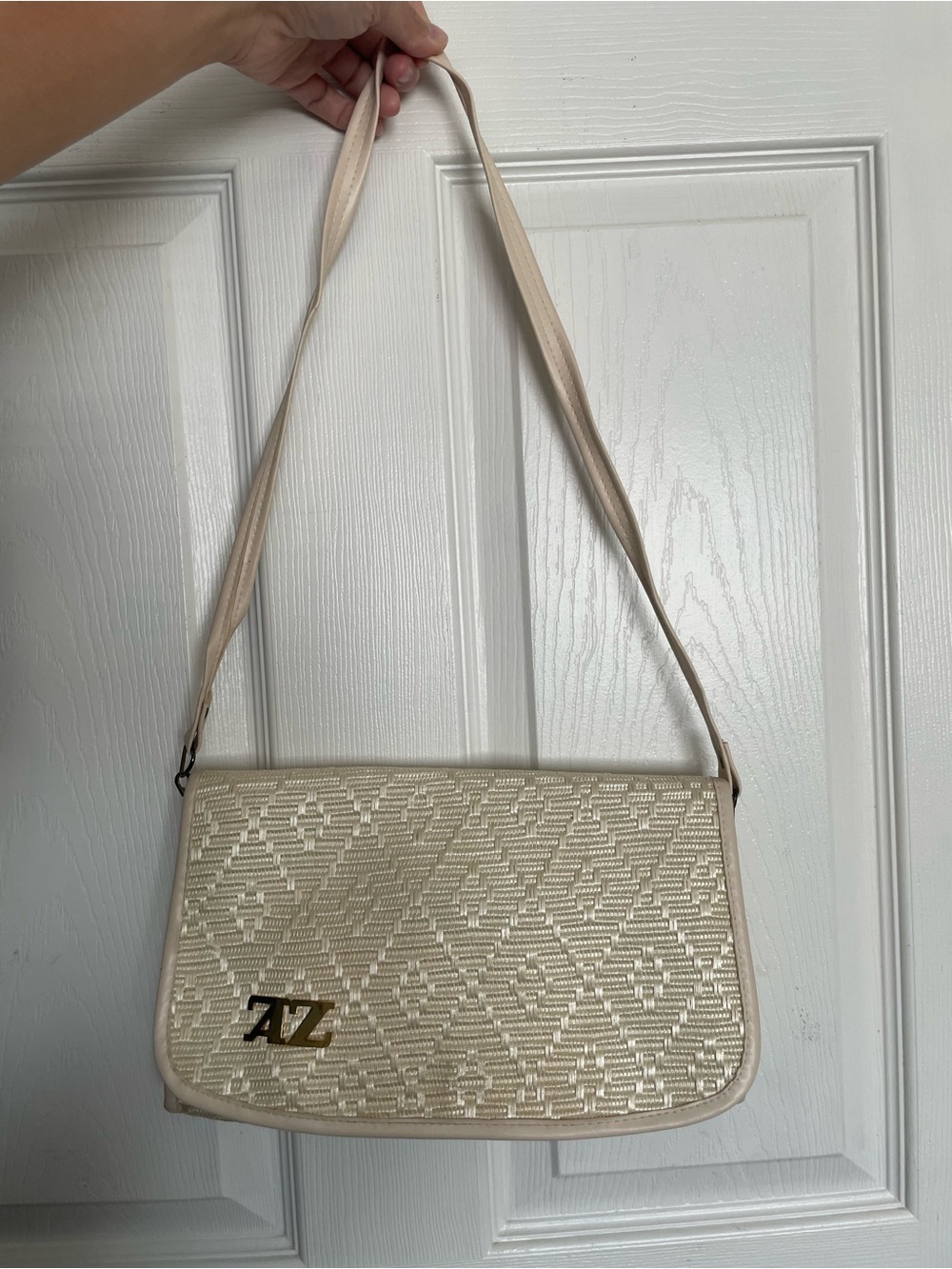 NWOT AZ Elegant Cream Woven Clutch with Shoulder Strap and Gold Accent